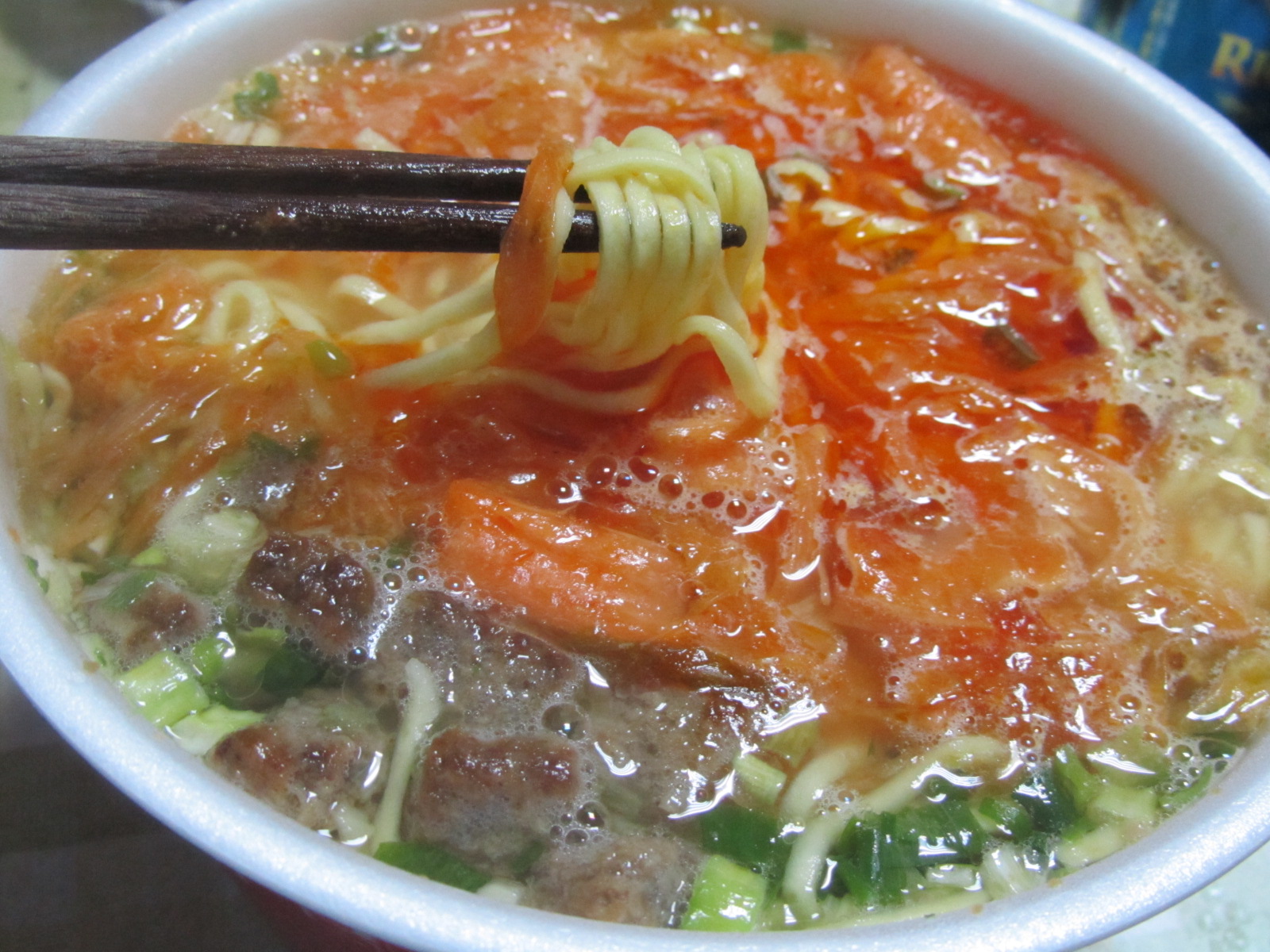 カップラーメン史上最大 食べ応え２倍だ デカ王豚キムチ醤油 カップ麺大好き